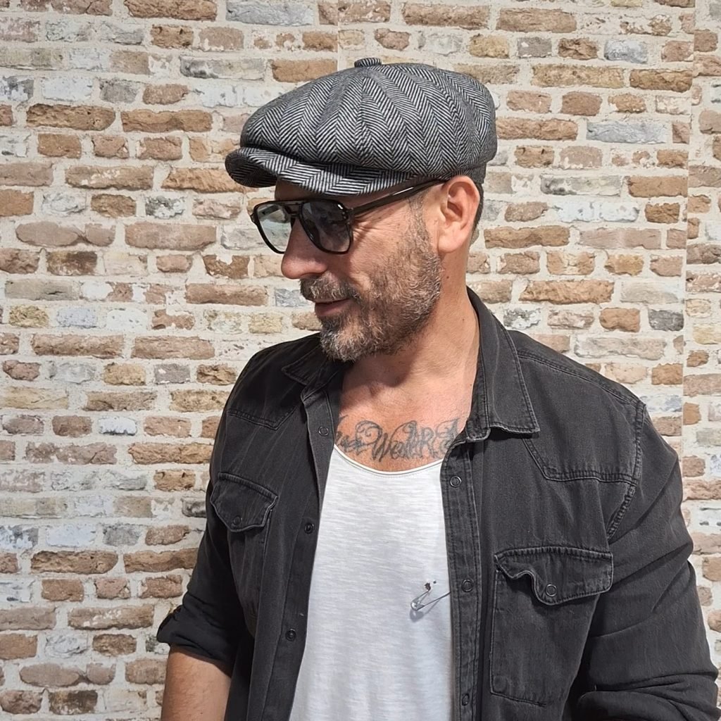modelo gorra shelby gris