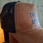 gorra trucker marron lateral